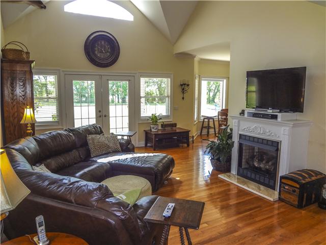 341 Johnson Branch Road Pulaski, TN 38478 - Photo 6 of 20 Grand Living Room