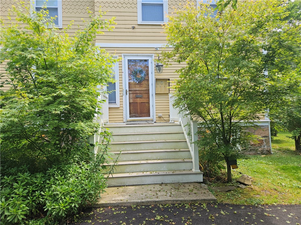 49 Merton Road, Unit 2 Newport, RI 02840 - Photo 3 of 42 Steps to Front Door Main Entry