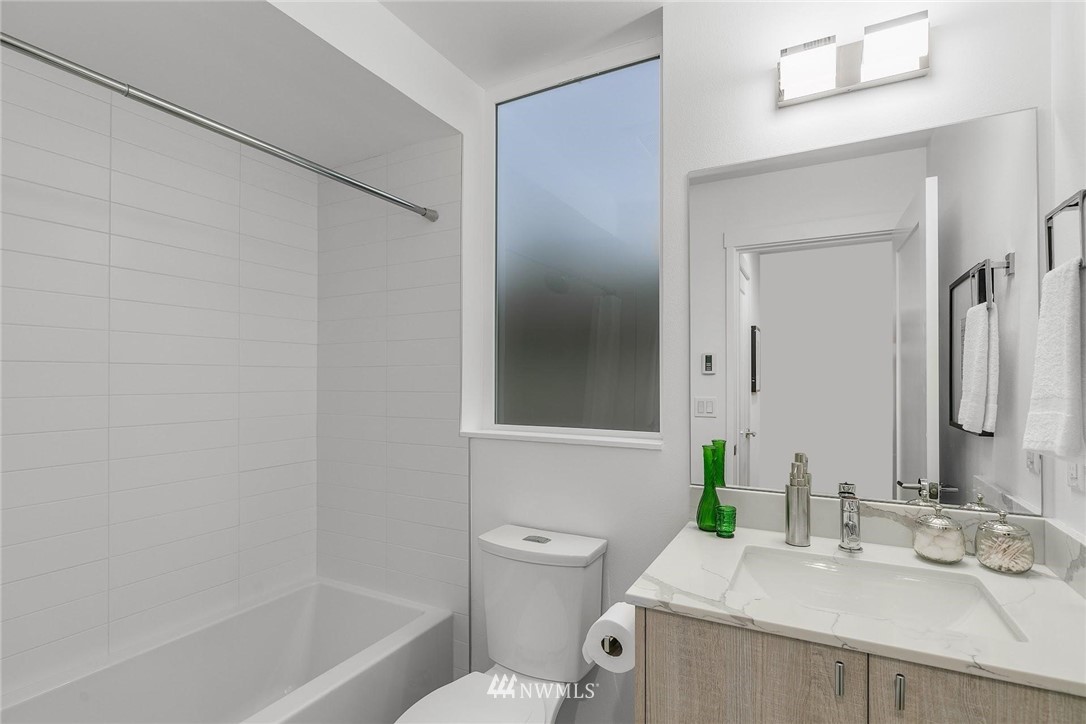 1709 North 42nd Street Seattle, WA 98103 - Photo 14 of 30
