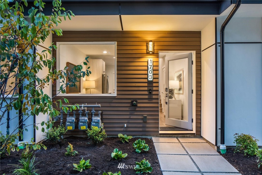 1709 North 42nd Street Seattle, WA 98103 - Photo 3 of 30