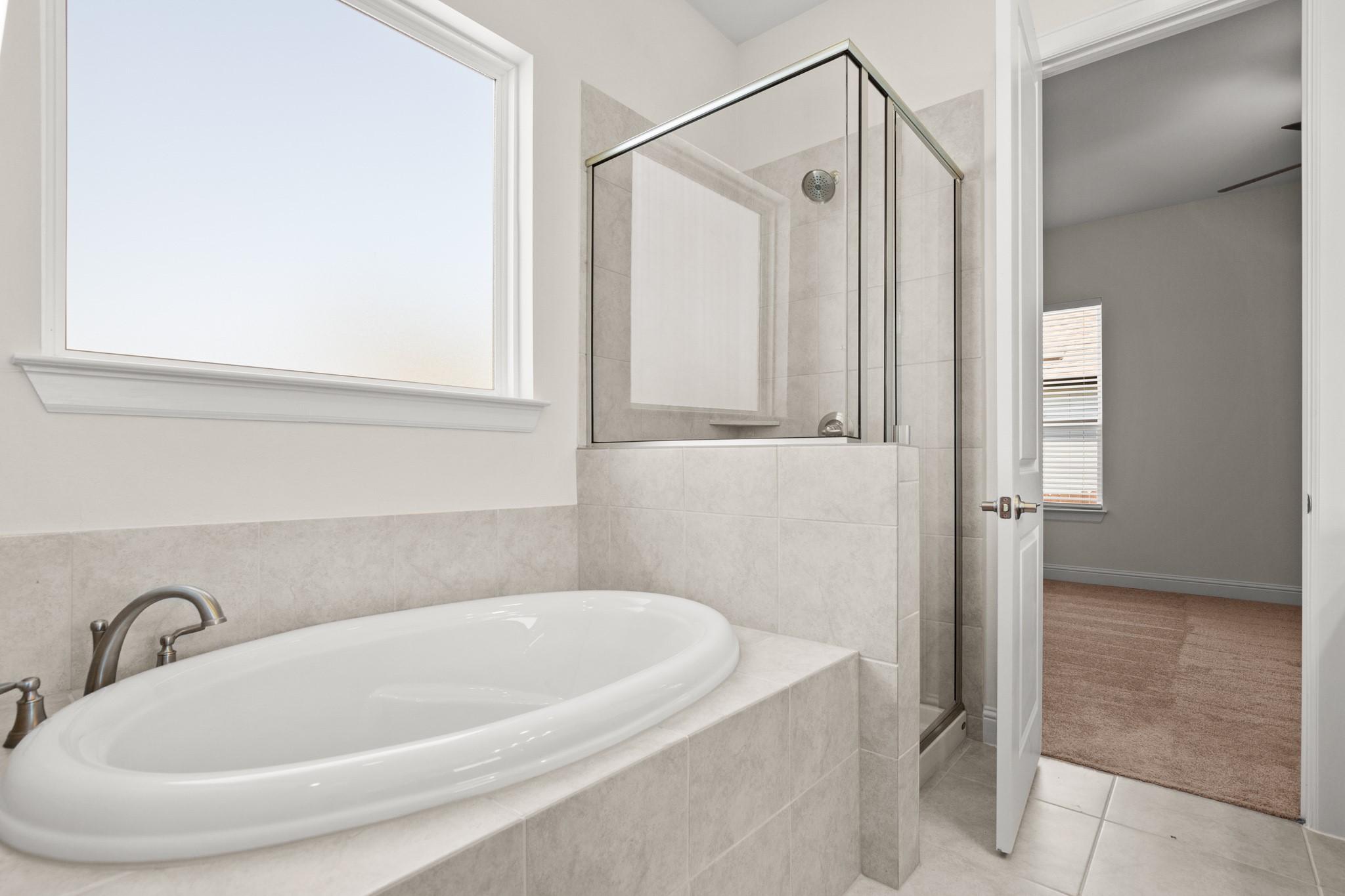600 C-Bar Ranch Trail, Unit 144 Cedar Park, TX 78613 - Photo 13 of 17 a white bath tub sitting next to a shower