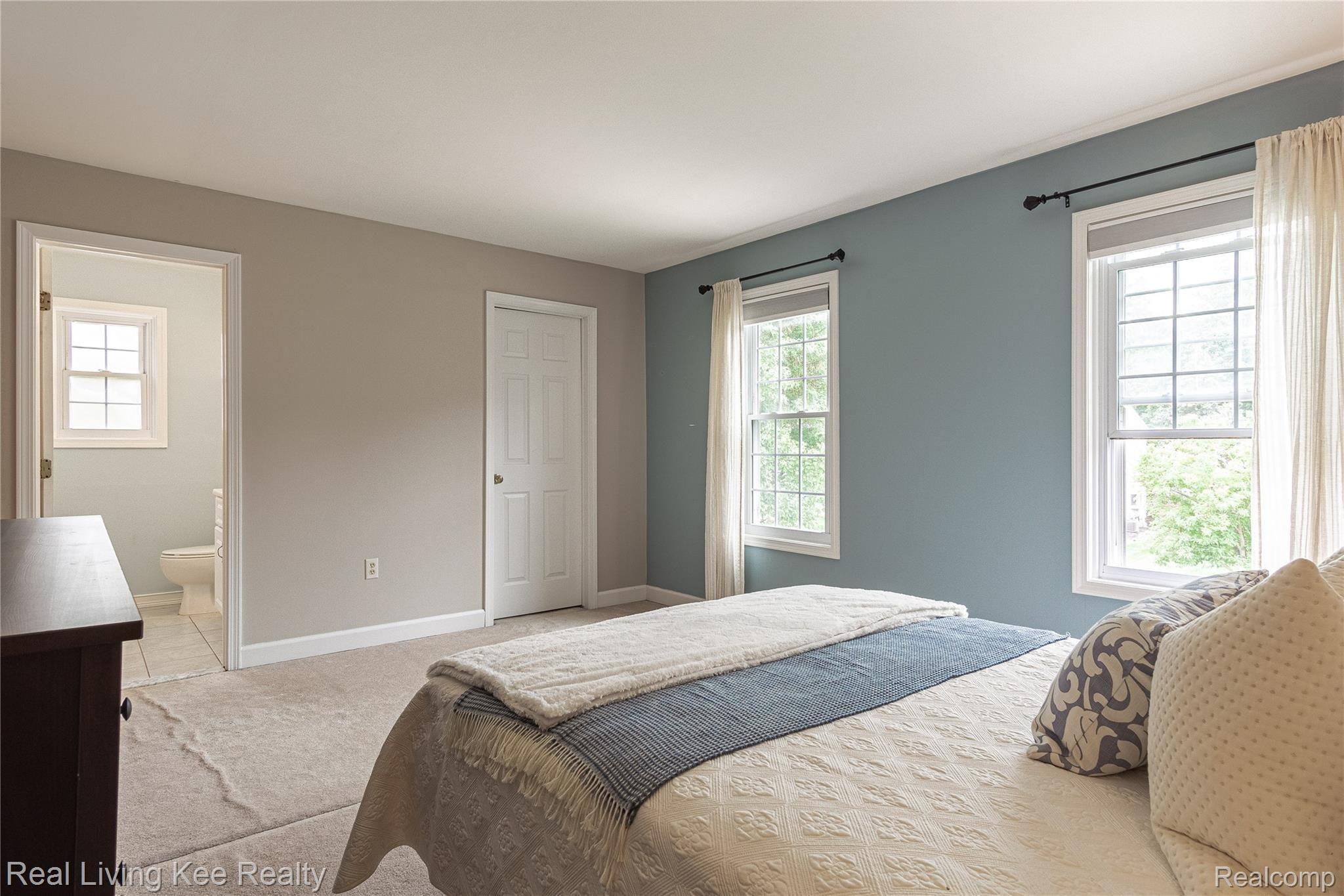 2260 North Fairview Lane Rochester, MI 48306 - Photo 21 of 38 Interiors (23 of 35).jpg