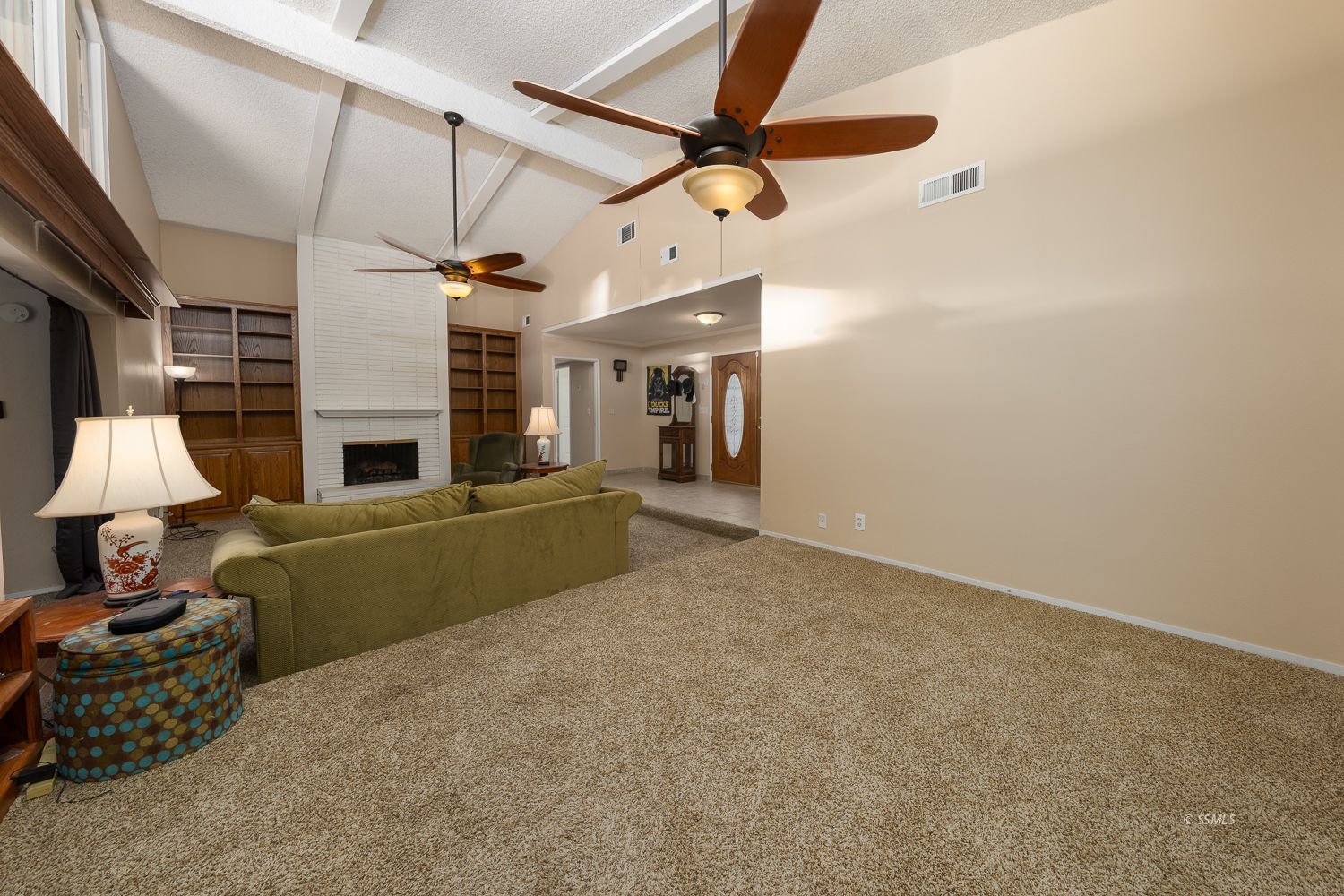 649 Peg Street Ridgecrest, CA 93555 - Photo 14 of 38 a living room with furniture