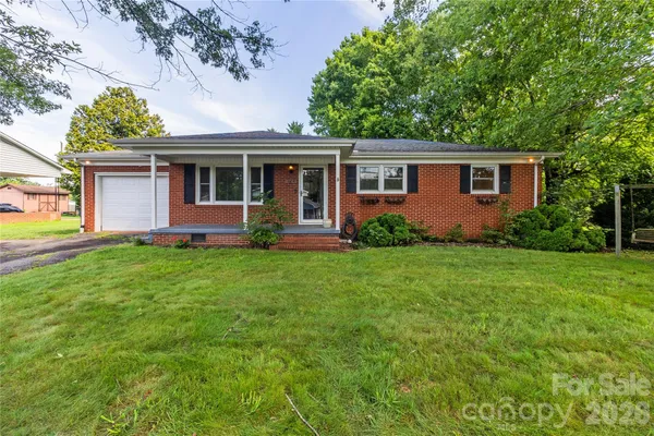 $230,000 | 704 Pineburr Avenue Southwest, Valdese, NC 28690