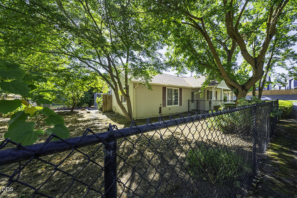 445 Midway Road Medford, OR 97501 - Photo 33 of 33