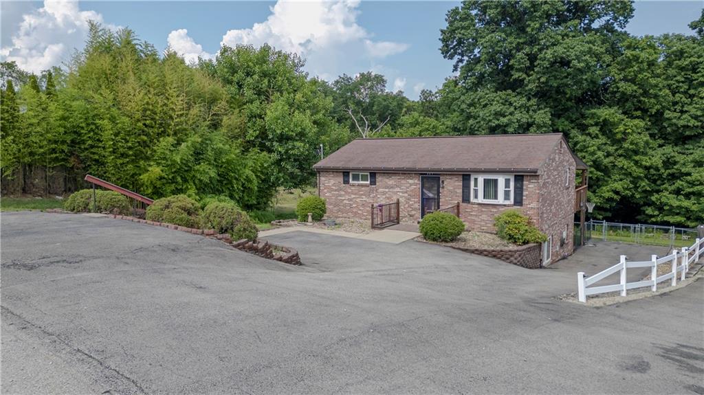 327 Beech Road Pittsburgh, PA 15239 - Photo 3 of 48