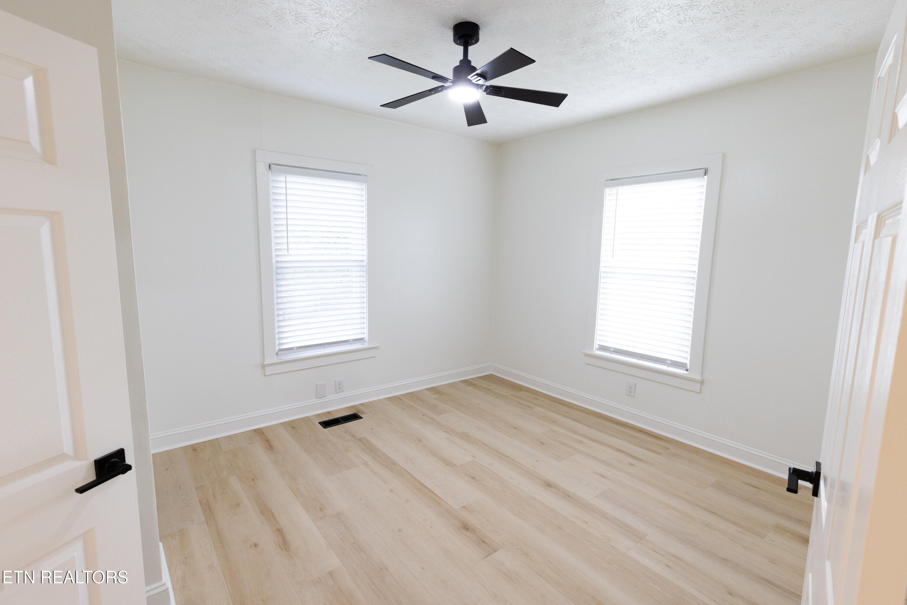 5600 Wassman Road Knoxville, TN 37912 - Photo 13 of 28 5600 Wassman-12