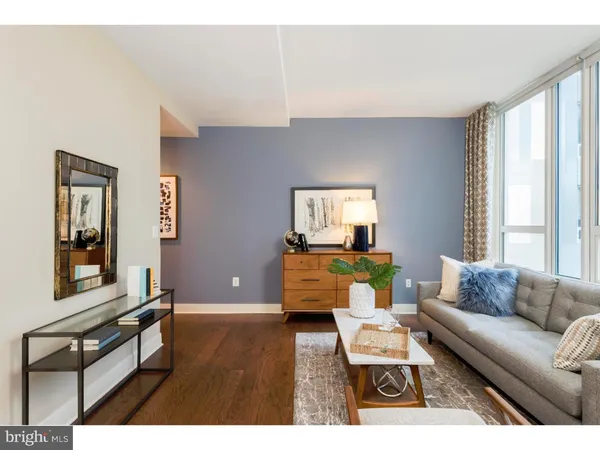 $3,295 | 1900-20 Arch Street, Unit 1016, Philadelphia, PA 19103