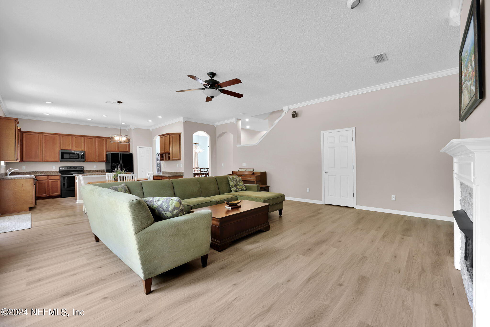 137 Castlegate Lane St. Johns, FL 32259 - Photo 20 of 65 a living room with furniture and kitchen view