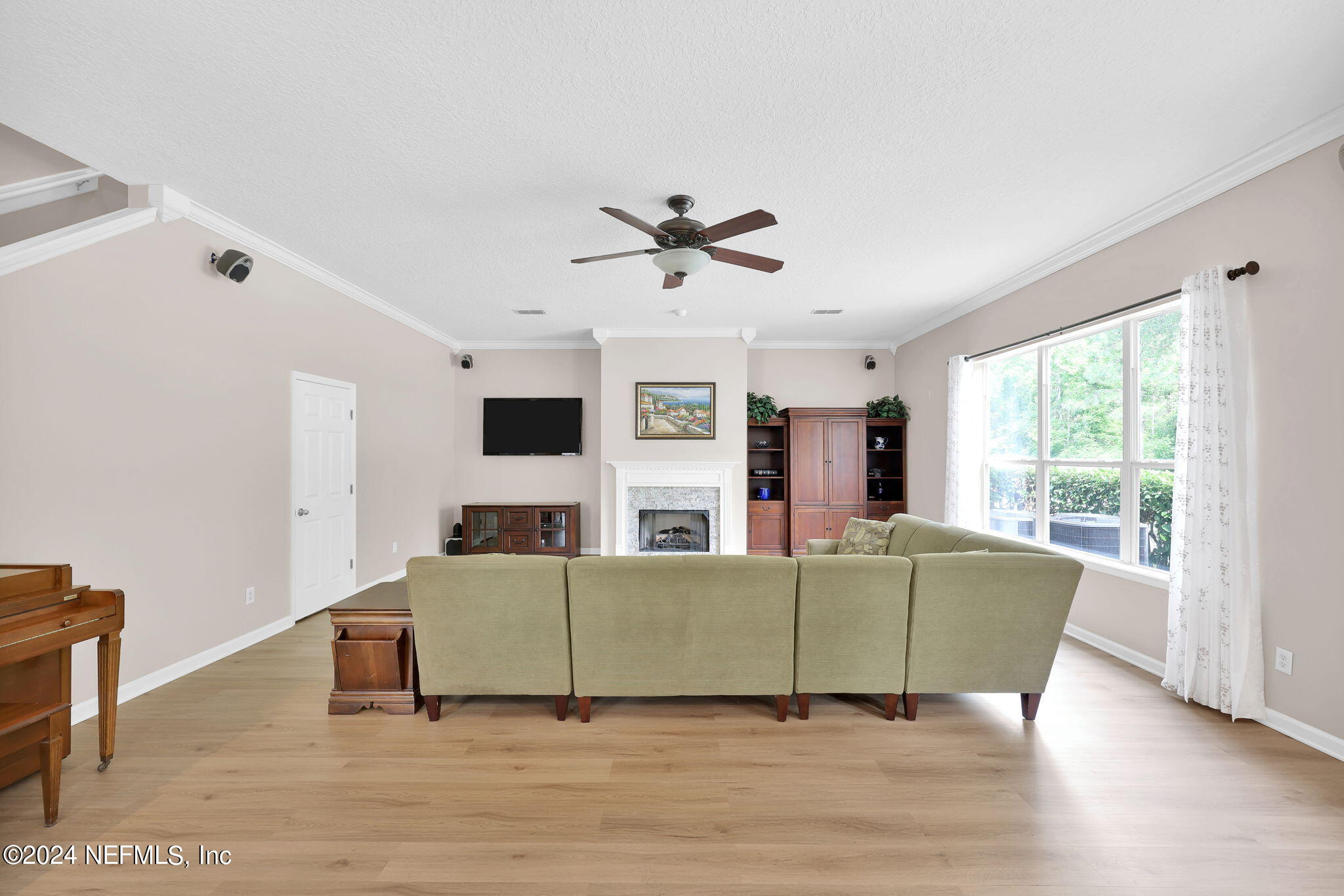 137 Castlegate Lane St. Johns, FL 32259 - Photo 22 of 65 a living room with furniture and a large window