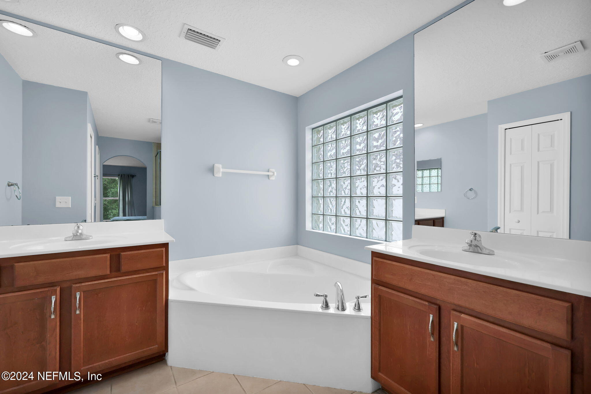 137 Castlegate Lane St. Johns, FL 32259 - Photo 31 of 65 a bathroom with a tub sink and mirror