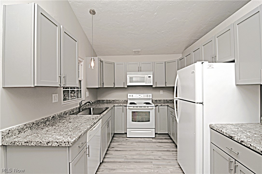 80 Trunko Road Akron, OH 44333 - Photo 5 of 21 Updated kitchen with all appliances and eating area.