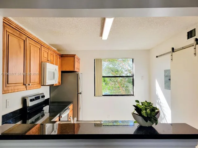 $2,300 | 5701 Riverside Drive, Unit 201B6, Coral Springs, FL 33067