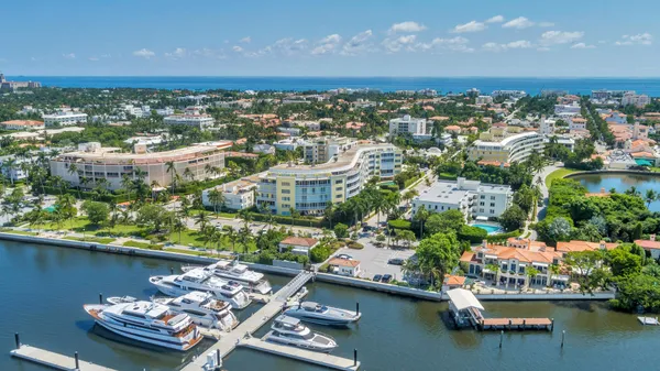 $1,800,000 | 389 South Lake Drive, Unit 2H, Palm Beach, FL 33480