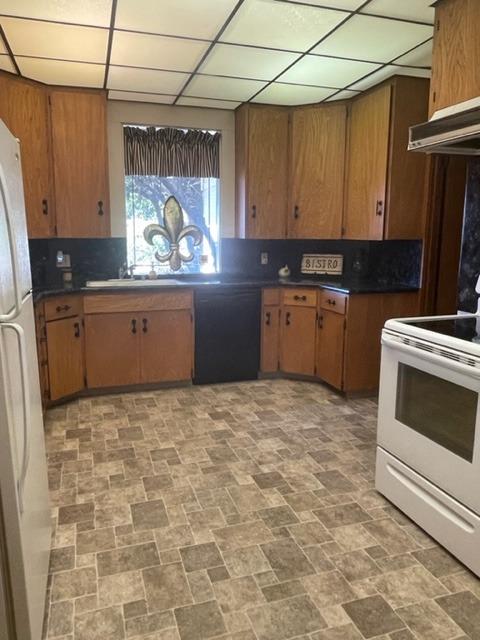 42943 Road 114 Dinuba, CA 93618 - Photo 26 of 40 a kitchen with granite countertop a stove a sink and a microwave