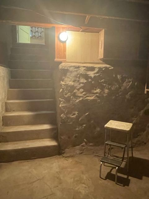 42943 Road 114 Dinuba, CA 93618 - Photo 29 of 40 a bathroom with a toilet