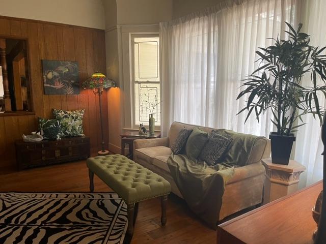 42943 Road 114 Dinuba, CA 93618 - Photo 31 of 40 a living room with furniture and a potted plant