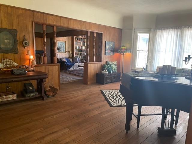 42943 Road 114 Dinuba, CA 93618 - Photo 32 of 40 a living room with furniture and wooden floor