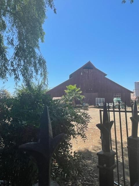 42943 Road 114 Dinuba, CA 93618 - Photo 7 of 40 a view of balcony with outdoor space