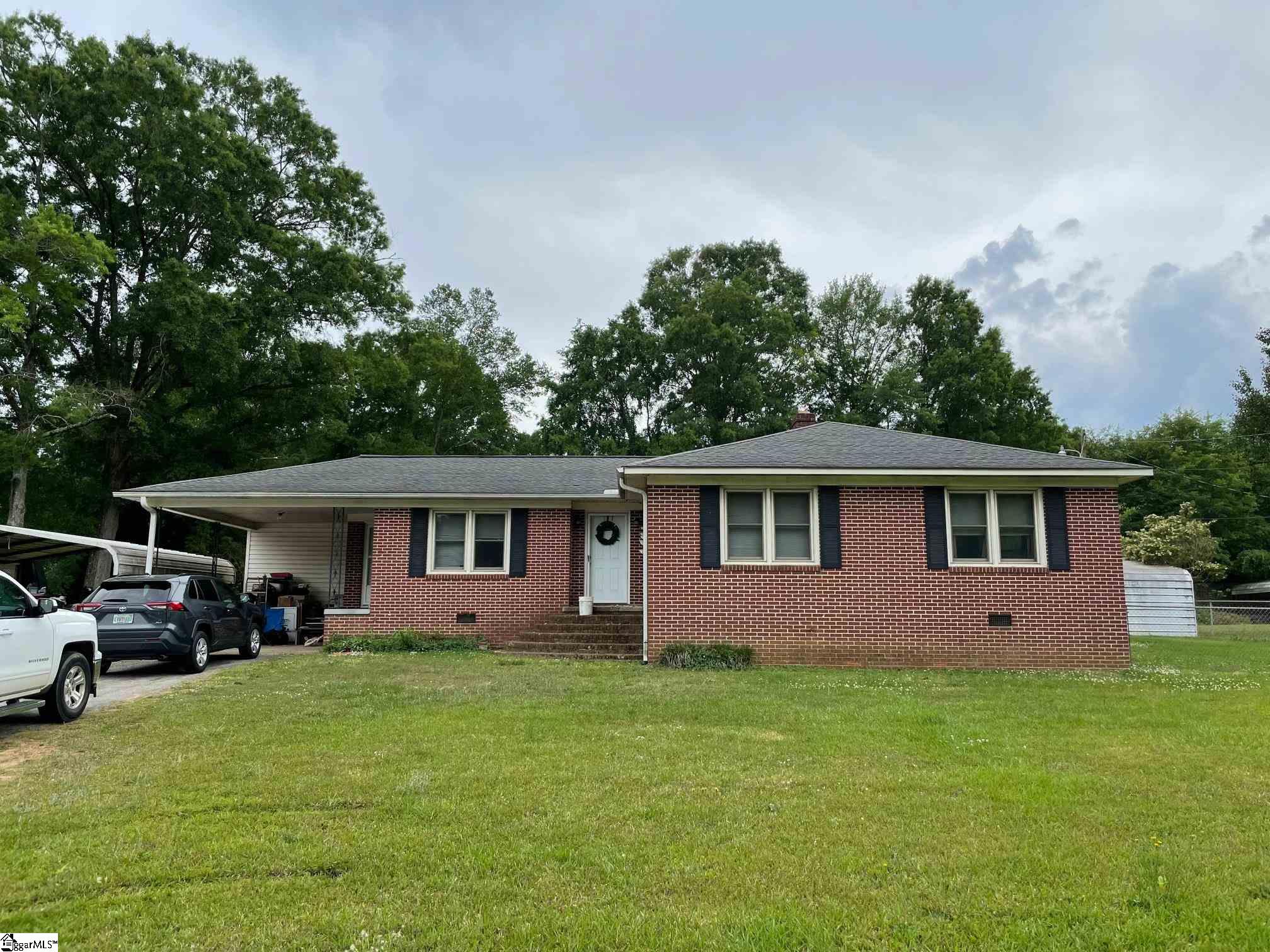 106 Pinewood Avenue Clinton, SC 29325 - Photo 1 of 9 Gallery Image 1