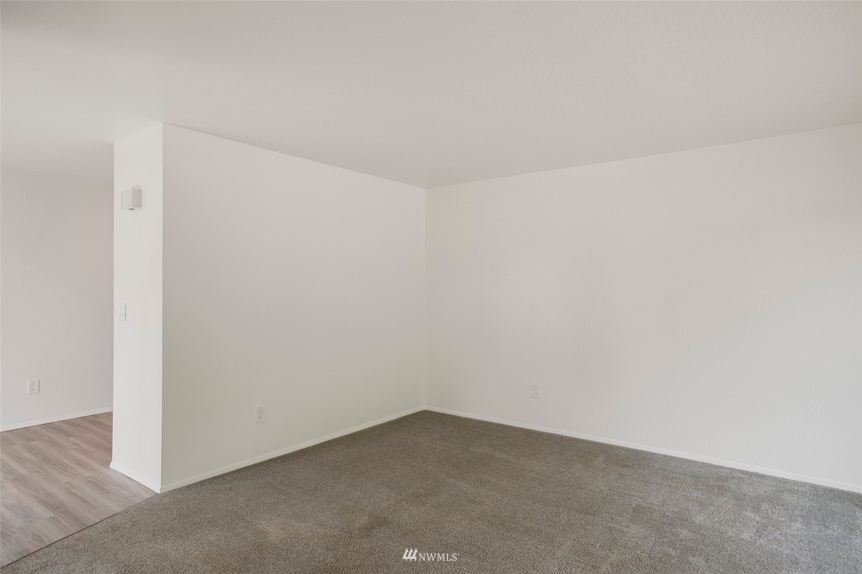 10201 17th Avenue Southwest Seattle, WA 98146 - Photo 17 of 25 a view of an empty room