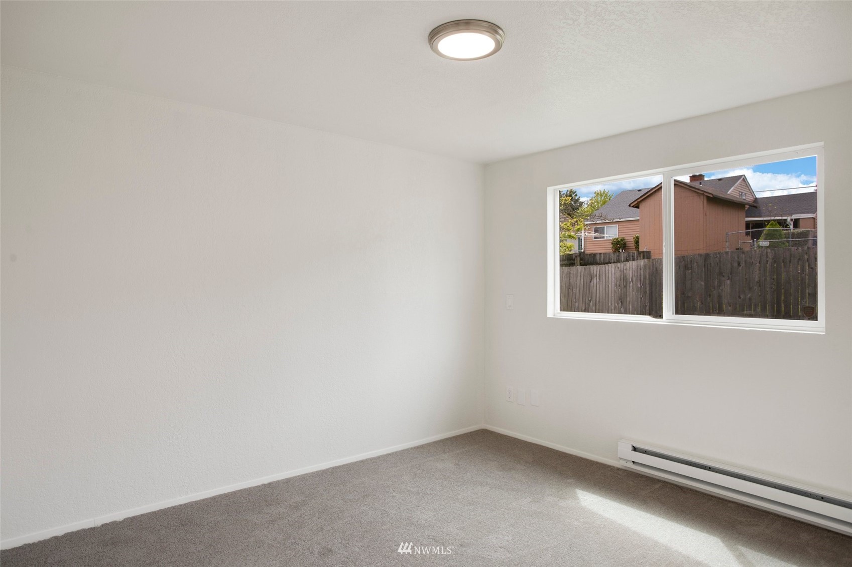 10201 17th Avenue Southwest Seattle, WA 98146 - Photo 23 of 25 an empty room with a window
