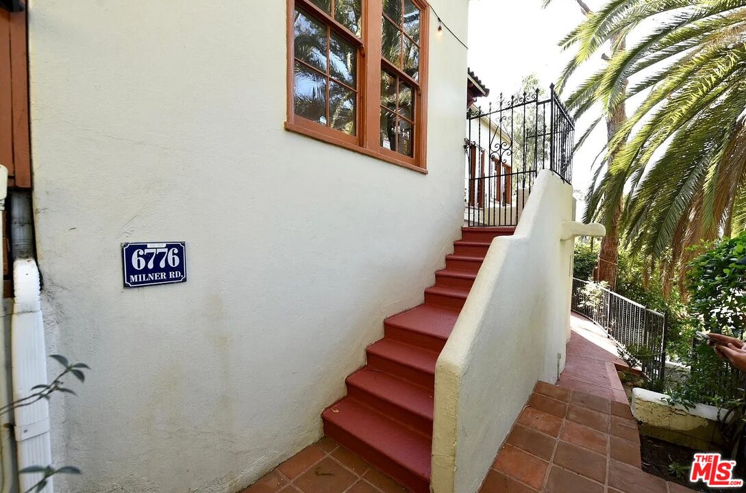 6776 Milner Road Los Angeles, CA 90068 - Photo 2 of 17 Gallery Image 2