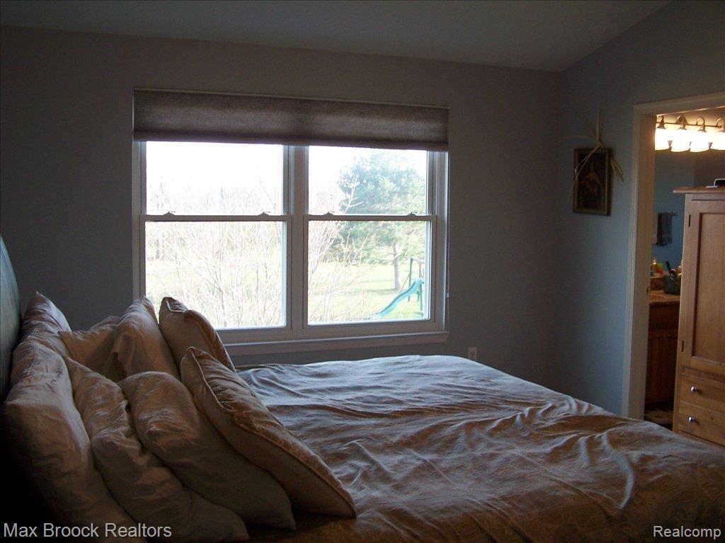 713 Elmwood Court Rochester, MI 48307 - Photo 15 of 21 Master Bedroom