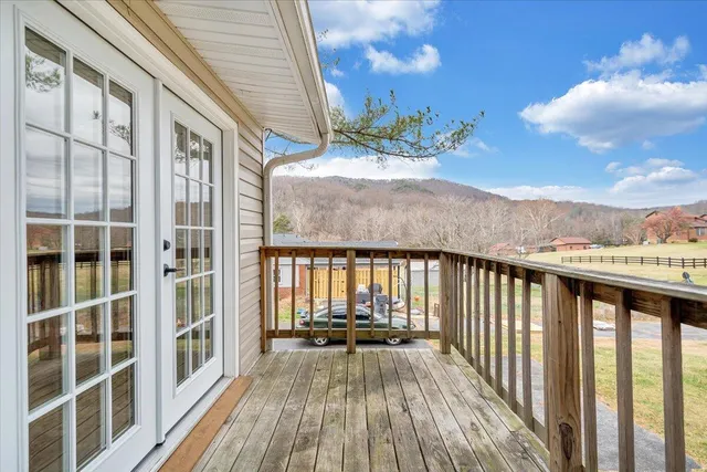 $369,000 | 58 Lakeland Circle, Troutville, VA 24175