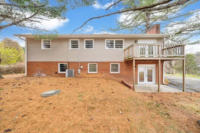 $369,000 | 58 Lakeland Circle, Troutville, VA 24175