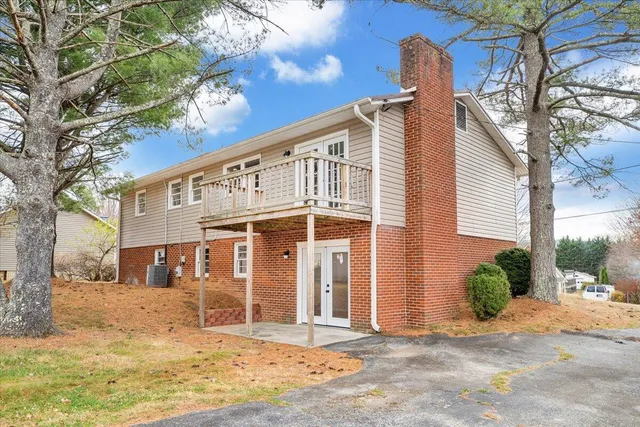 $369,000 | 58 Lakeland Circle, Troutville, VA 24175