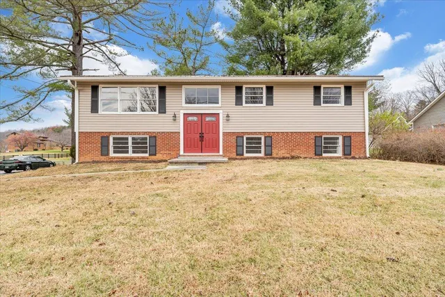 $369,000 | 58 Lakeland Circle, Troutville, VA 24175