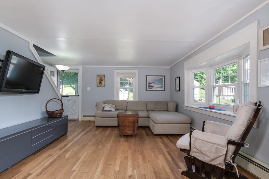 66 Darnell Road Worcester, MA 01606 - Photo 2 of 30 Gallery Image 2
