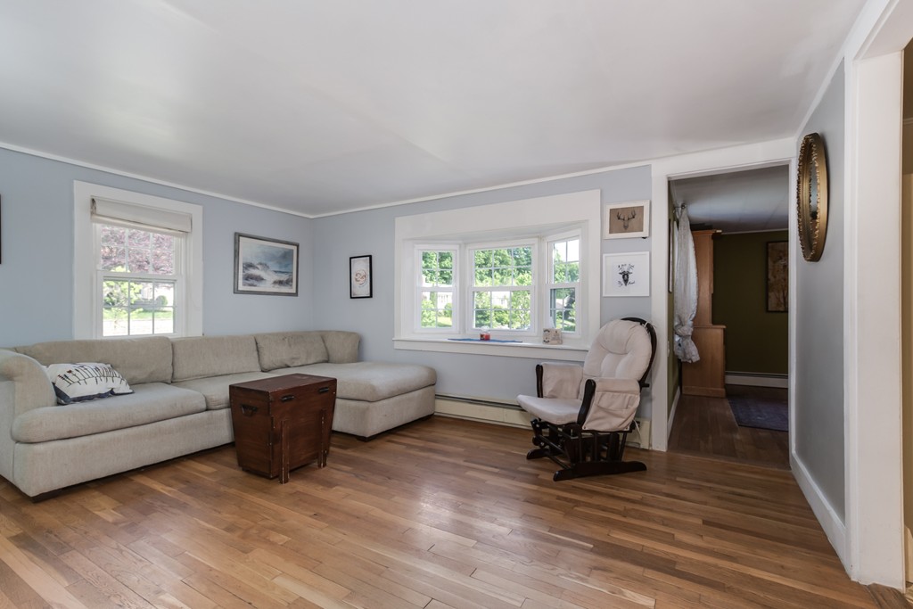 66 Darnell Road Worcester, MA 01606 - Photo 3 of 30 Gallery Image 3