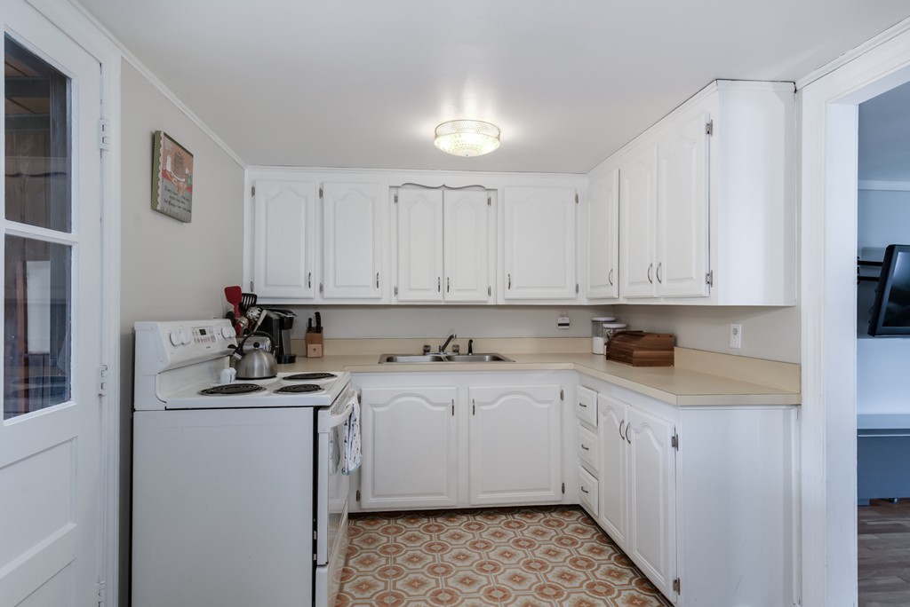 66 Darnell Road Worcester, MA 01606 - Photo 8 of 30 Gallery Image 8