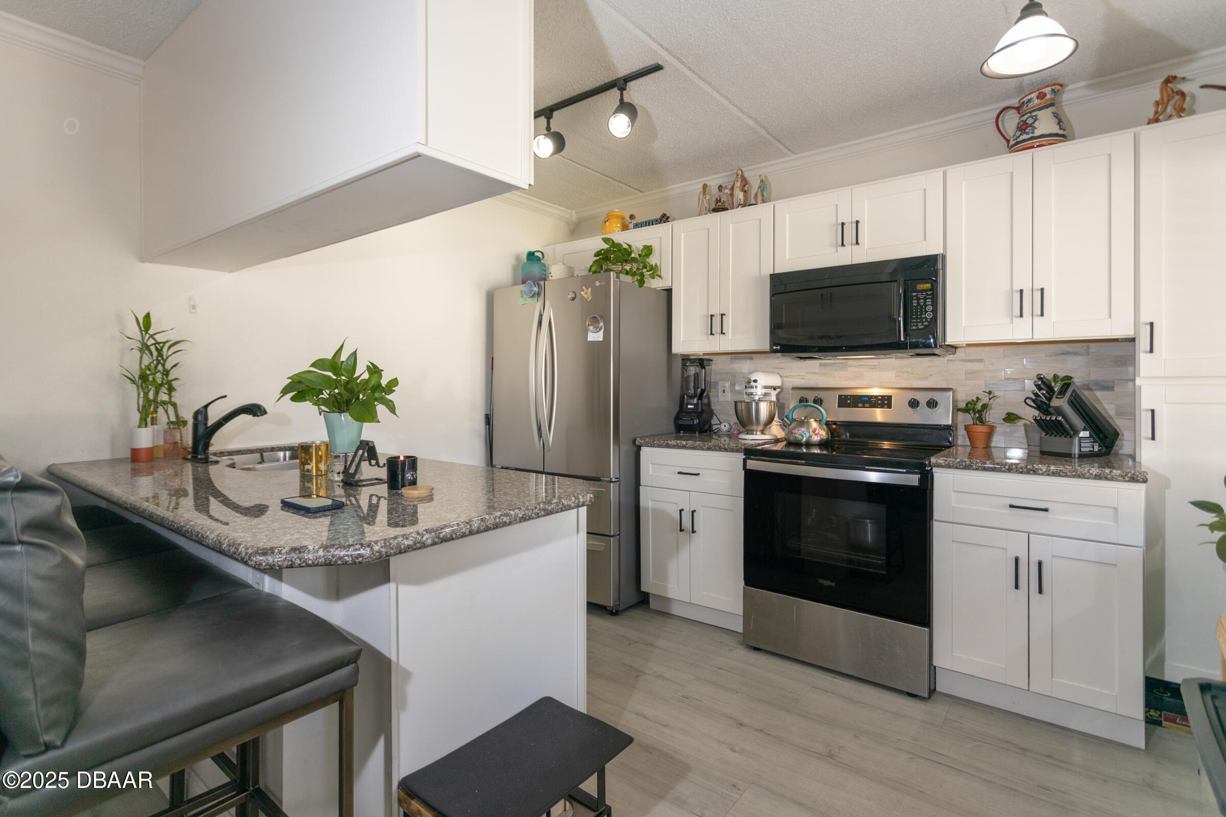 1601 Big Tree Road, Unit 601 South Daytona, FL 32119 - Photo 3 of 17 5
