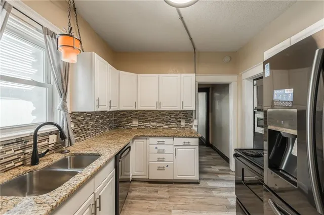 $305,000 | 3810 Wyandotte Street, Kansas City, MO 64111