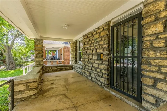 $305,000 | 3810 Wyandotte Street, Kansas City, MO 64111