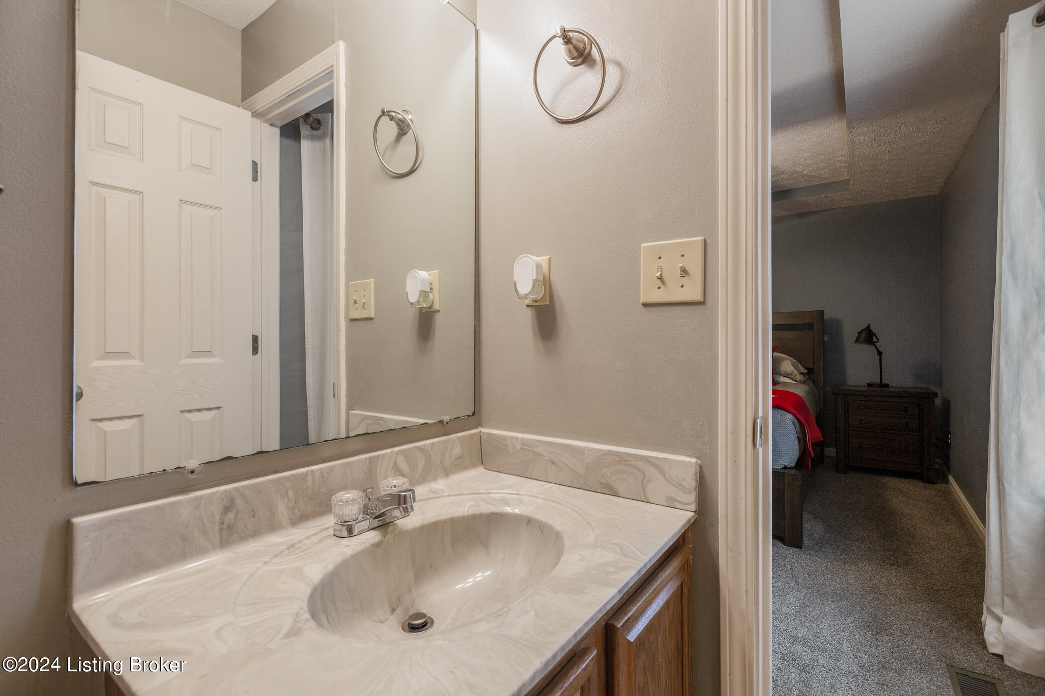 8318 Silver Fox Road Louisville, KY 40291 - Photo 25 of 35 Primary bathroom