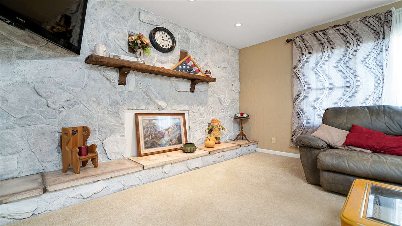 1989 Grand Detour Road Dixon, IL 61021 - Photo 11 of 39 a living room with furniture and a couch