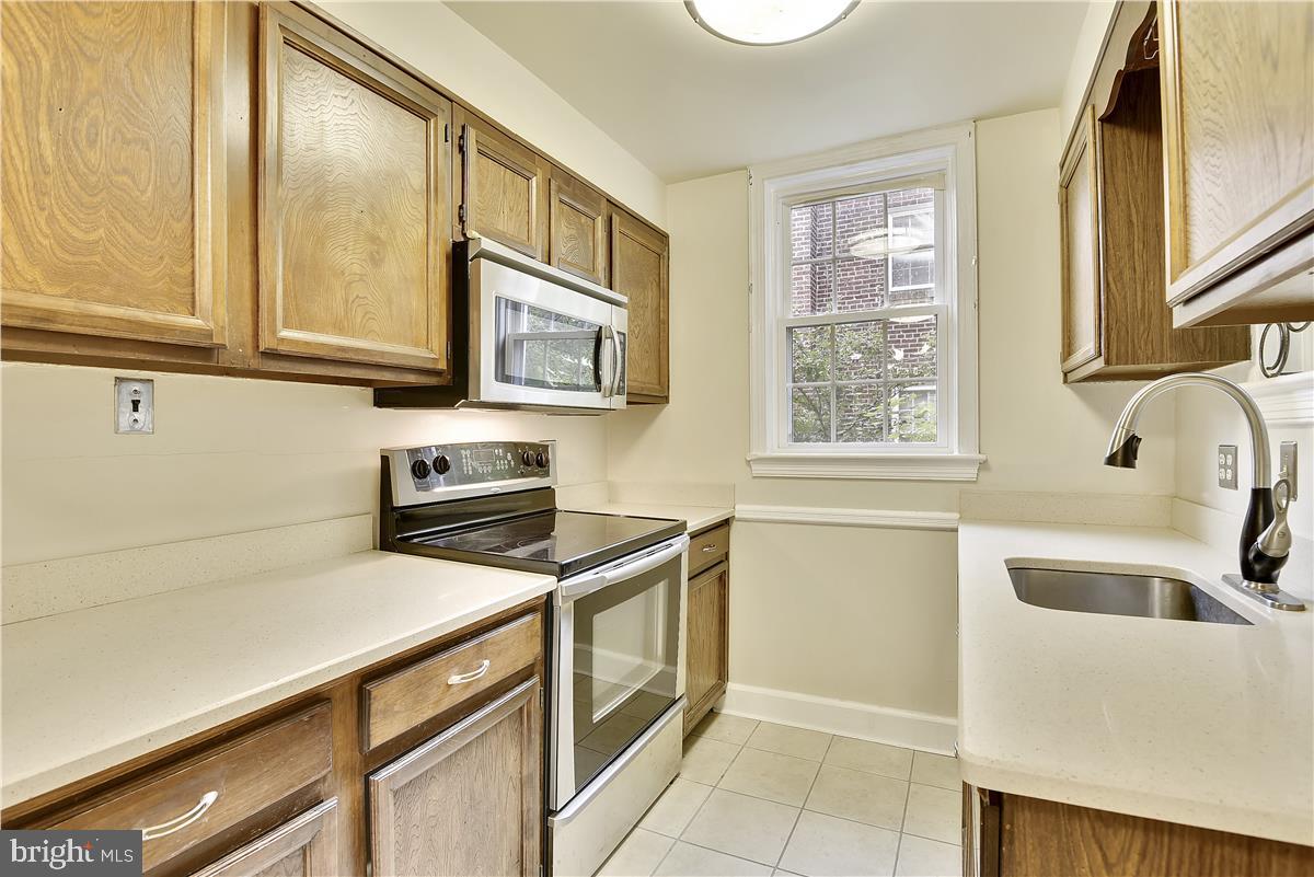 9408 Russell Road Silver Spring, MD 20910 - Photo 3 of 14