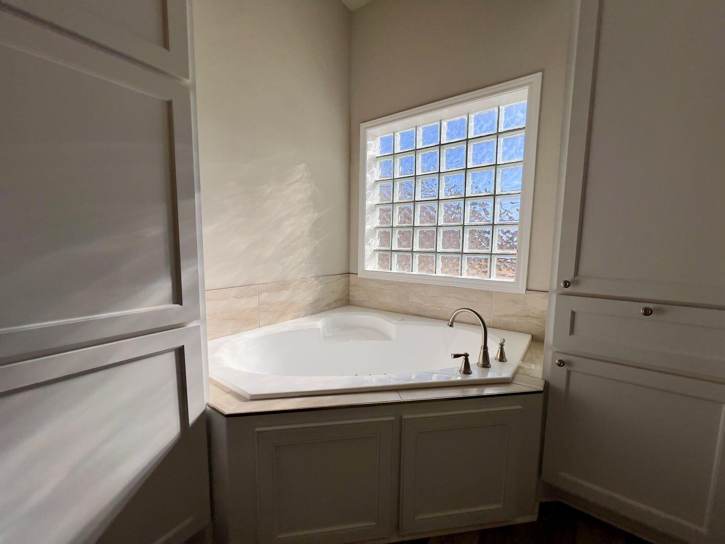 7817 57th Street Lubbock, TX 79407 - Photo 10 of 21 a bath tub sitting next to a window