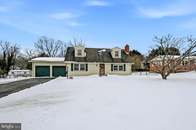 $375,000 | 992 South Old Baltimore Pike, Newark, DE 19702