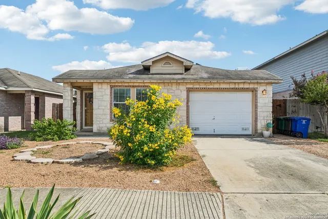 a front view of house with yard