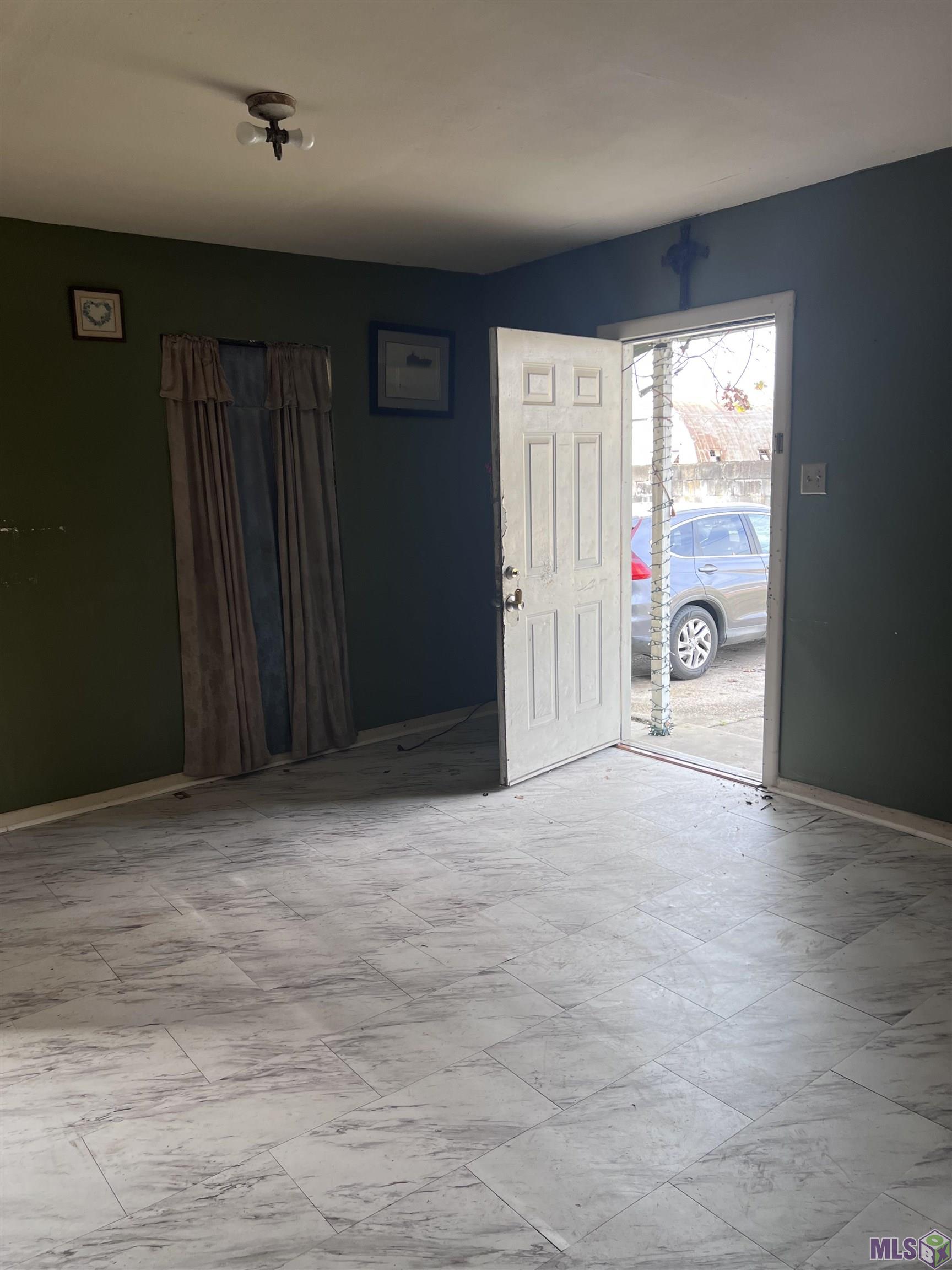 5456 Adams Avenue Baton Rouge, LA 70806 - Photo 6 of 14 LIVINGROOM