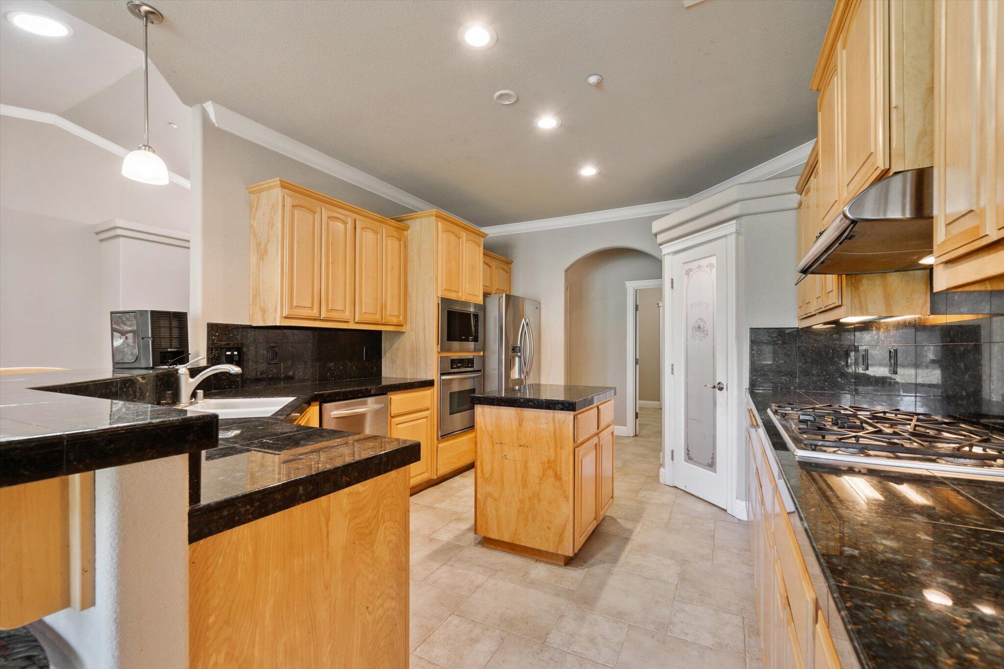 2134 Cadjew Street Redding, CA 96003 - Photo 12 of 48 12-BiggerFlow Real Estate Media-12