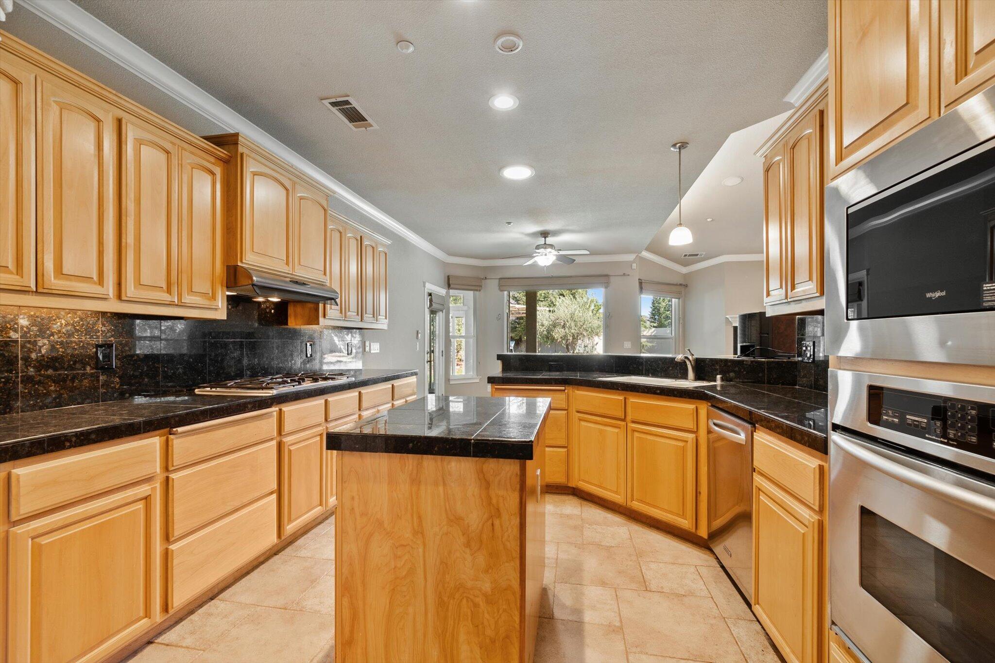 2134 Cadjew Street Redding, CA 96003 - Photo 14 of 48 14-BiggerFlow Real Estate Media-14