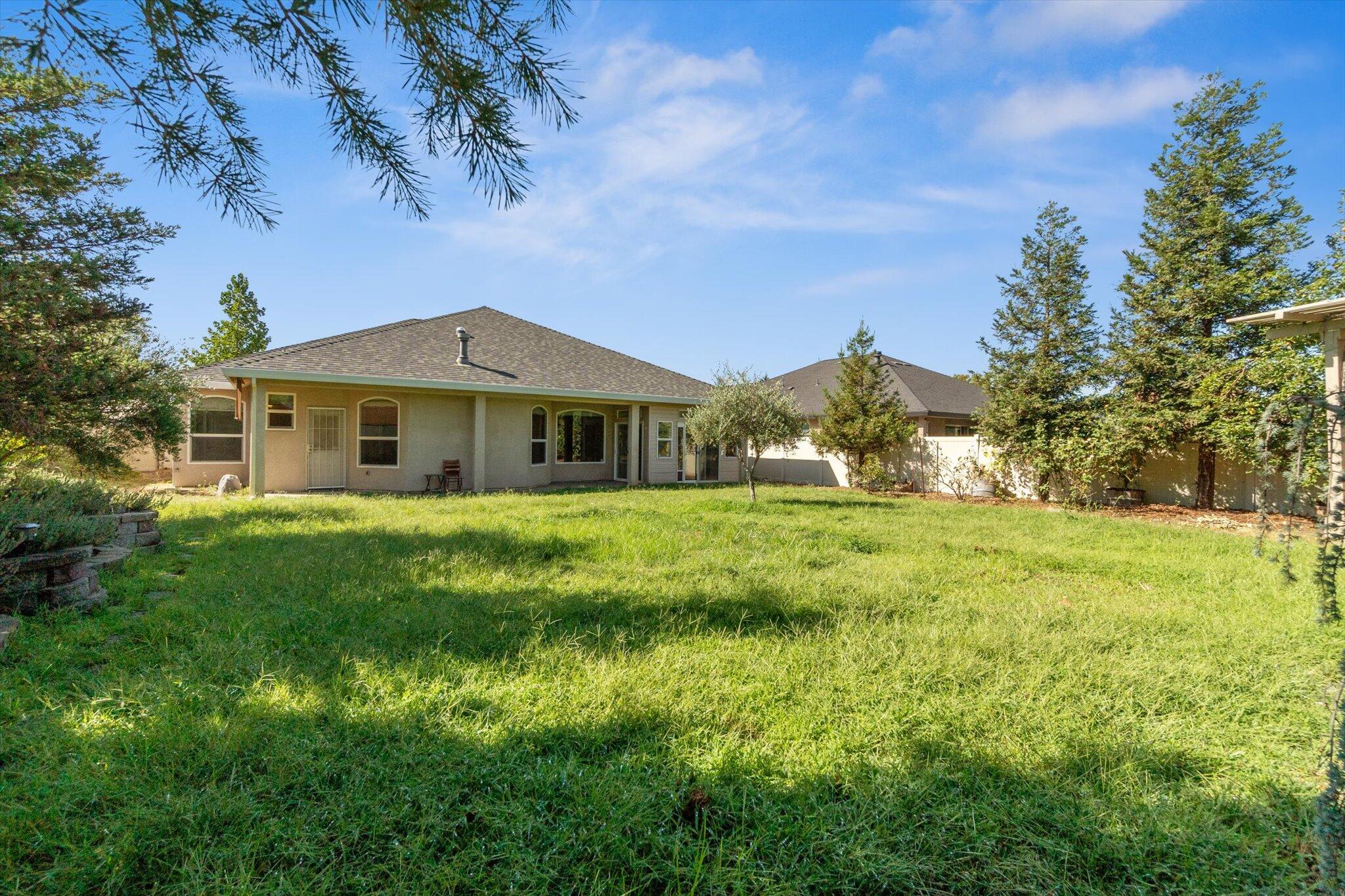 2134 Cadjew Street Redding, CA 96003 - Photo 39 of 48 42-BiggerFlow Real Estate Media-42