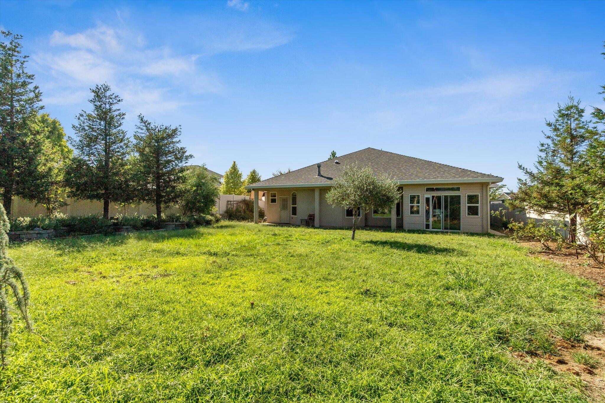 2134 Cadjew Street Redding, CA 96003 - Photo 40 of 48 43-BiggerFlow Real Estate Media-43