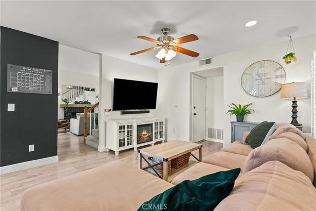 $799,990 | 21625 Farmington Lane, Saugus, CA 91350